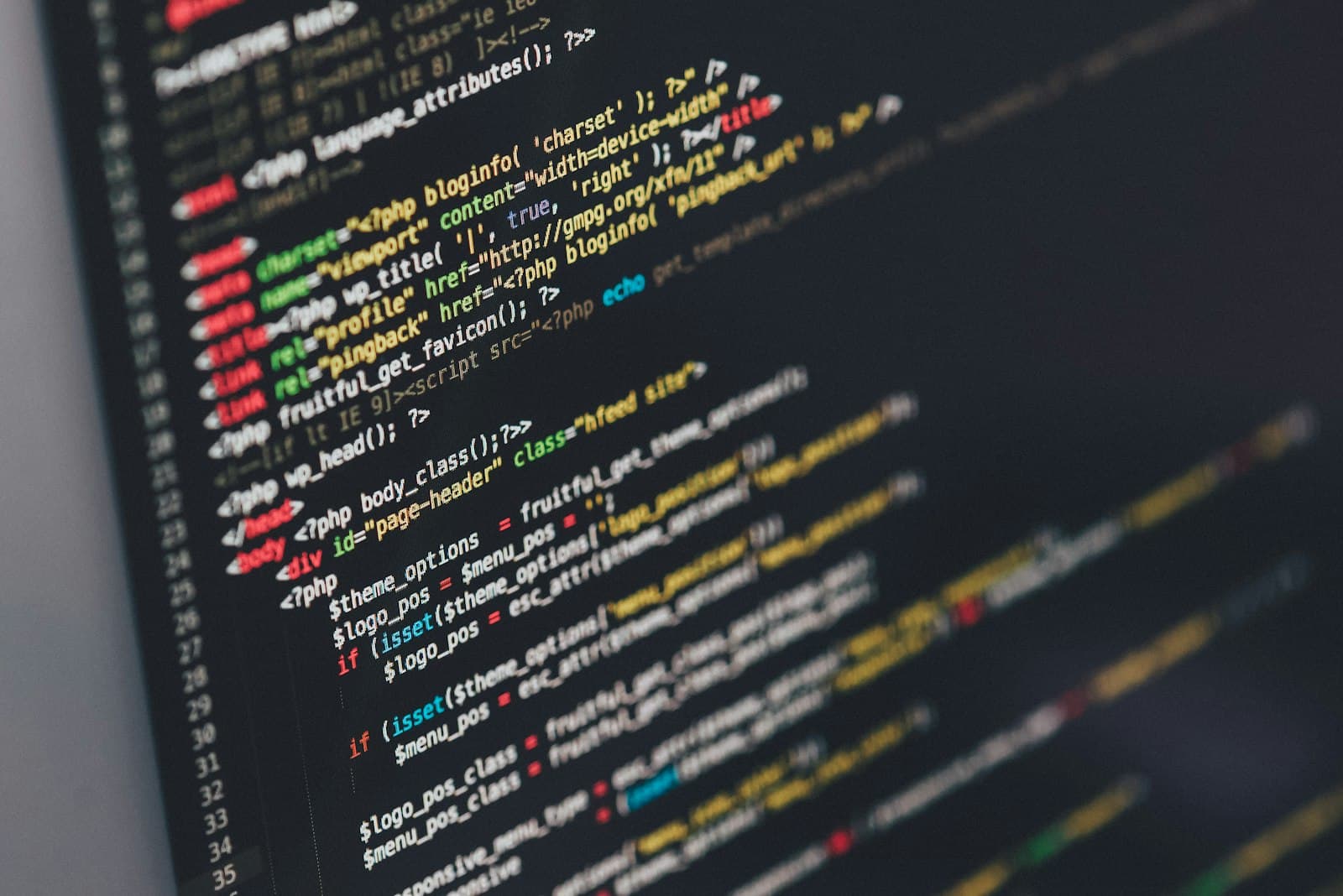 Ekranda modern web uygulaması kodu